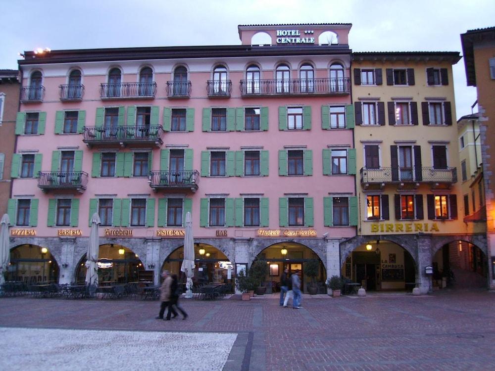 Hotel Centrale Riva del Garda Esterno foto