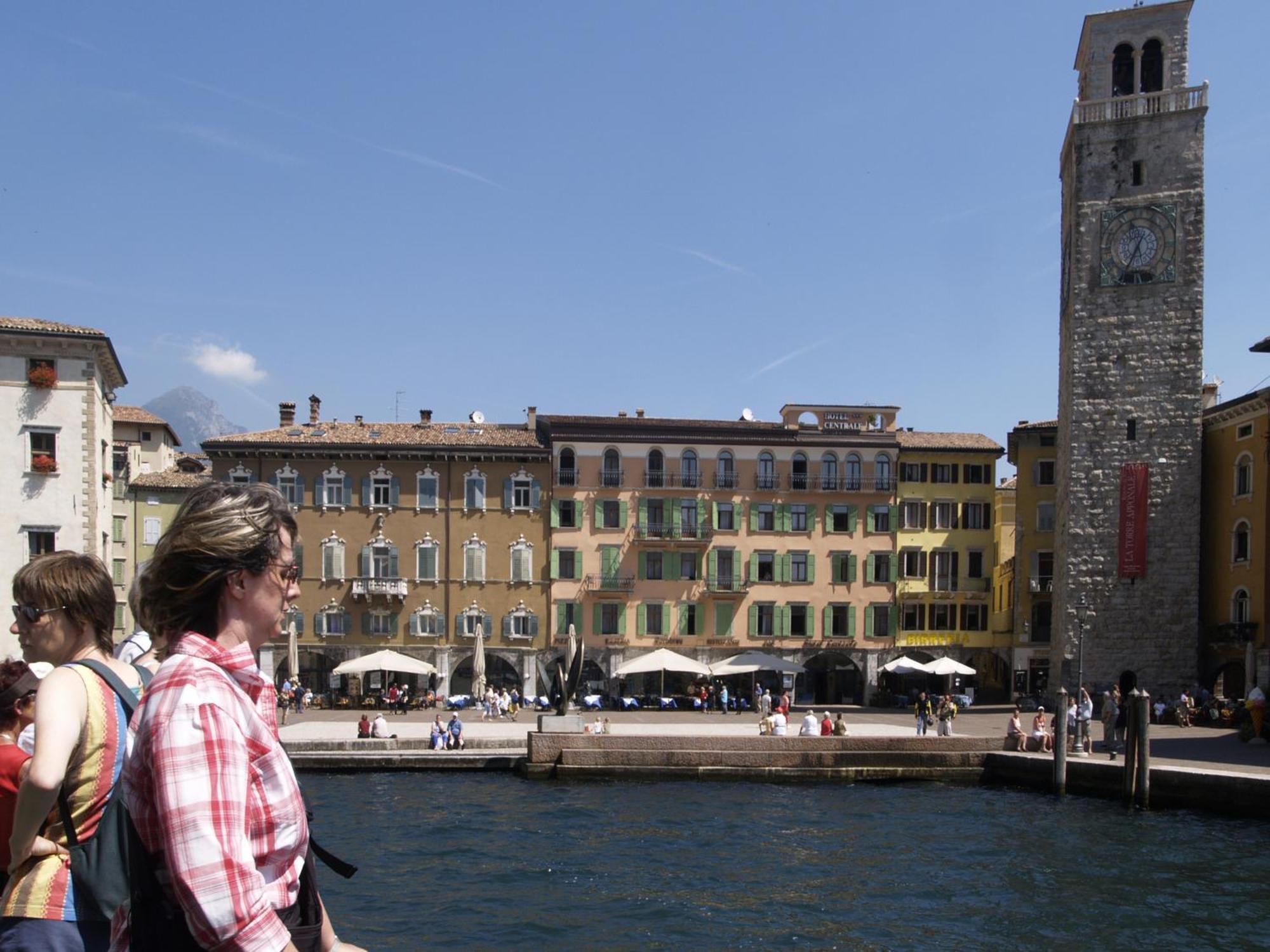 Hotel Centrale Riva del Garda Esterno foto