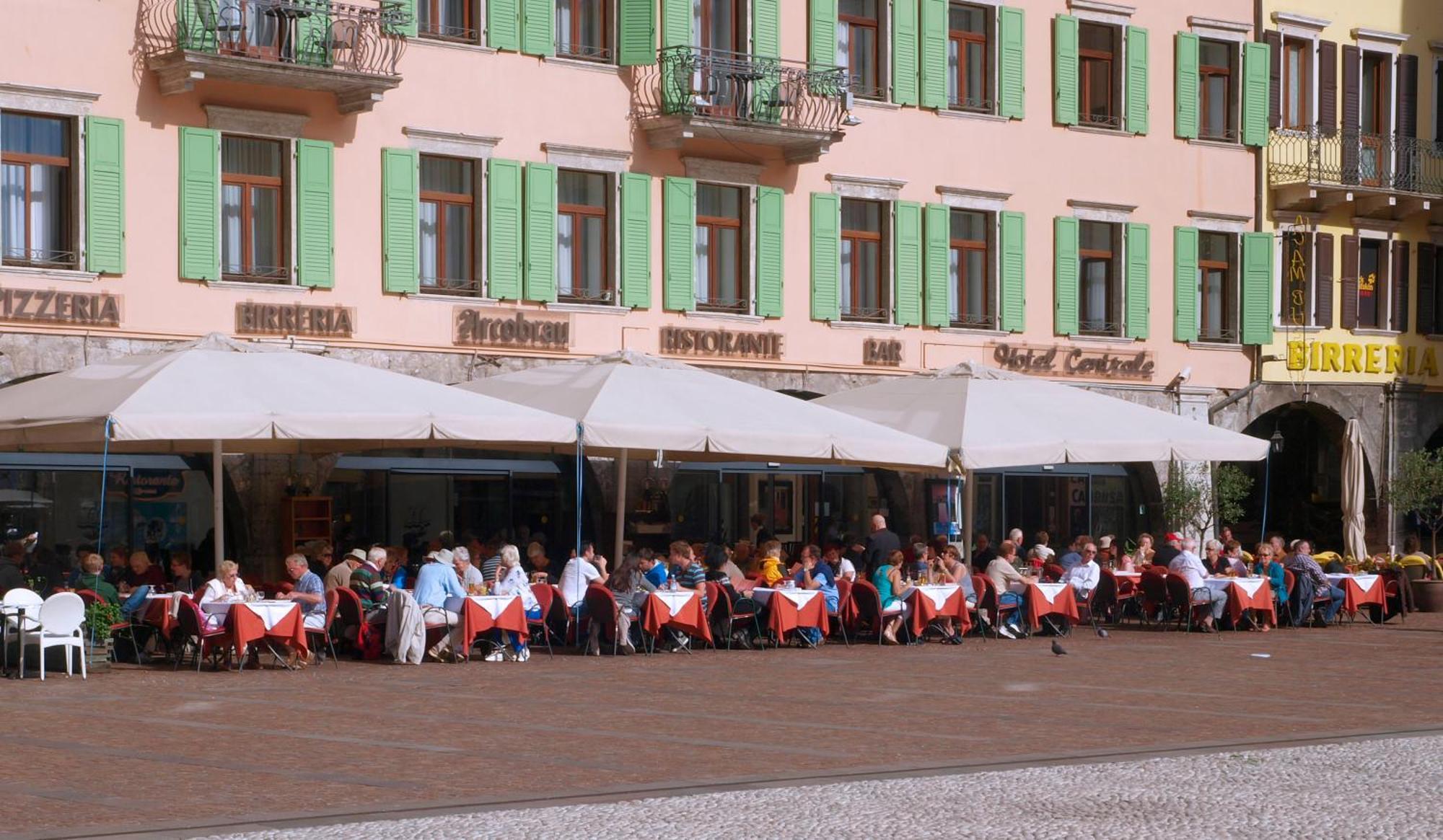 Hotel Centrale Riva del Garda Esterno foto