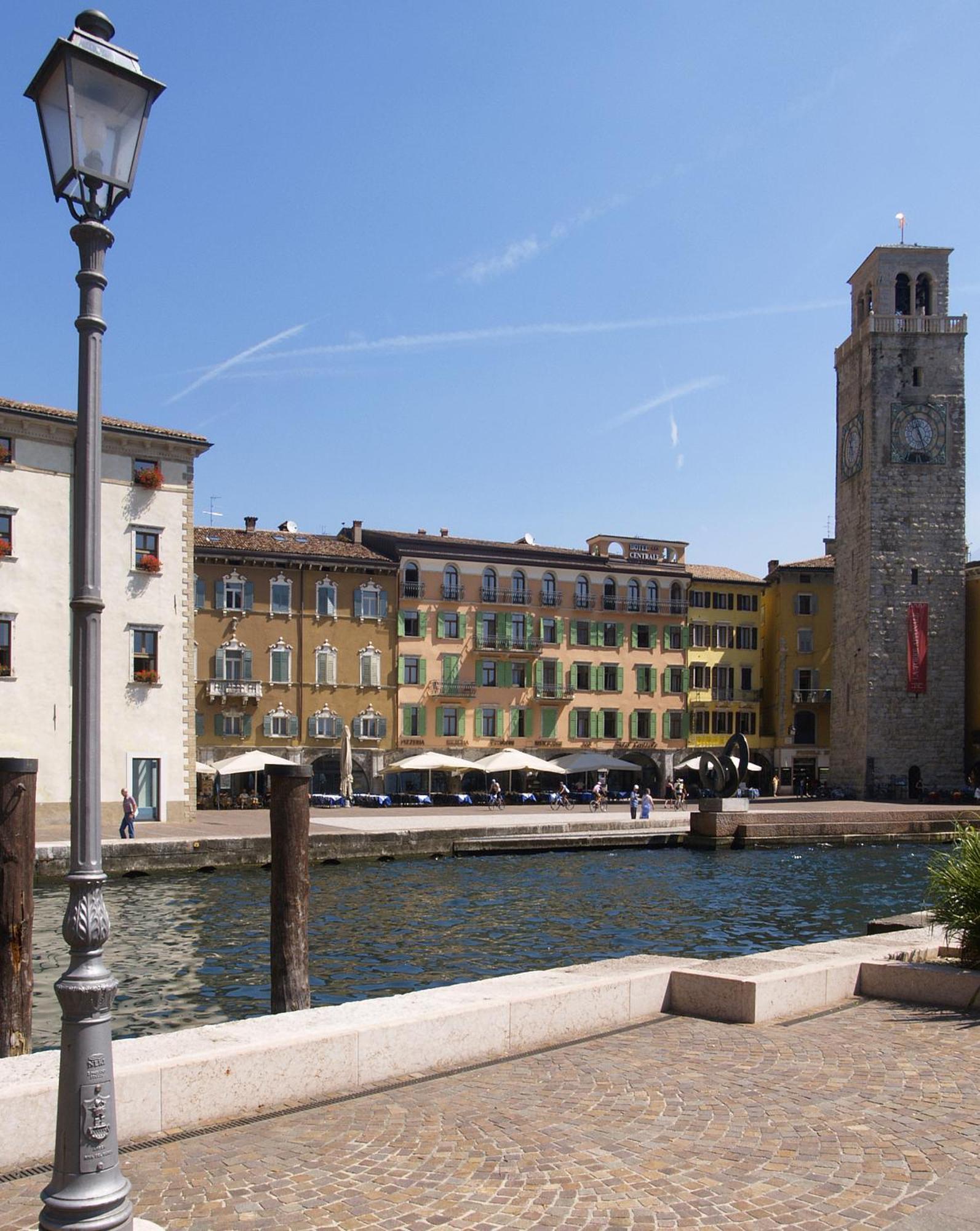 Hotel Centrale Riva del Garda Esterno foto