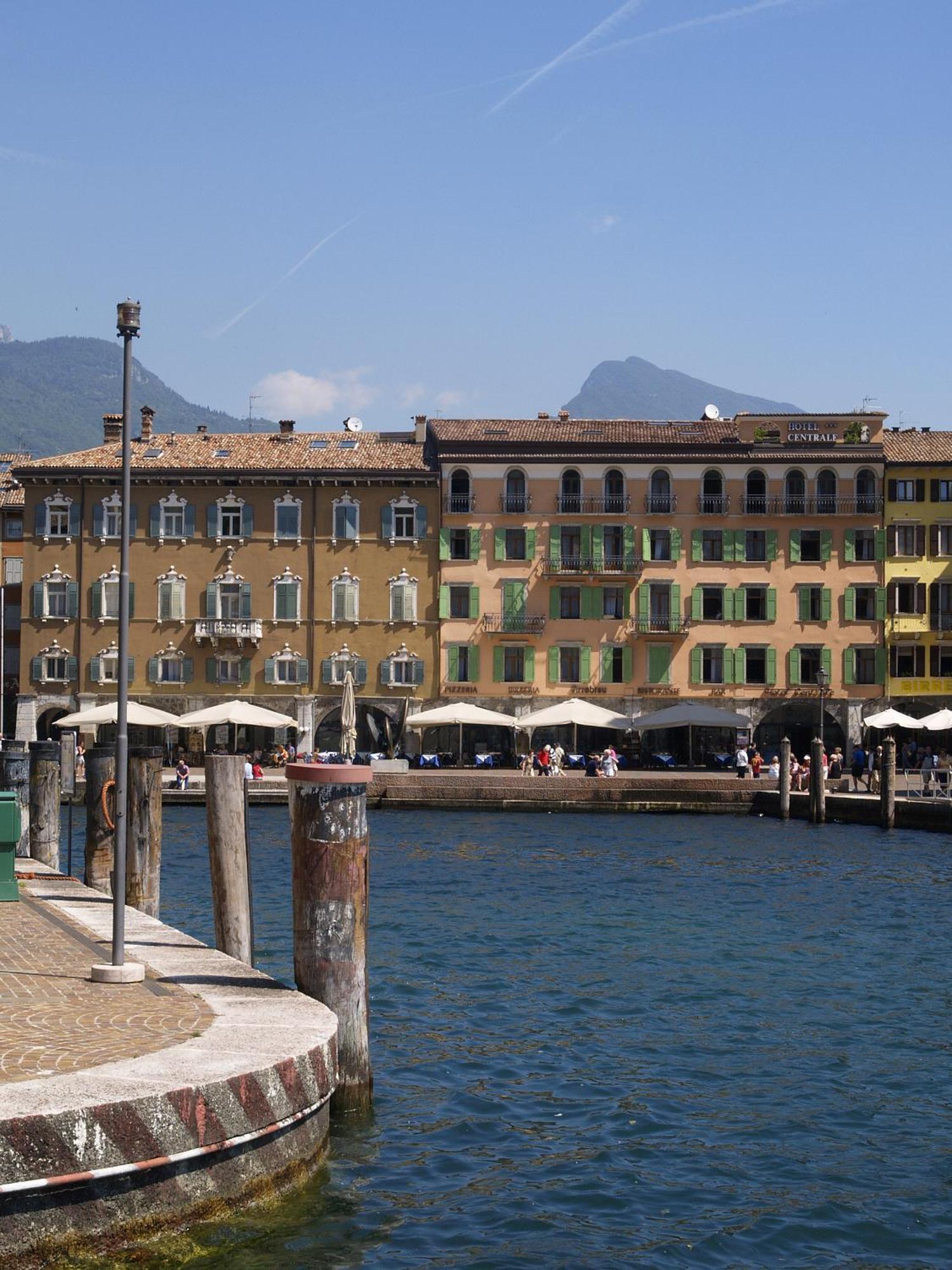 Hotel Centrale Riva del Garda Esterno foto