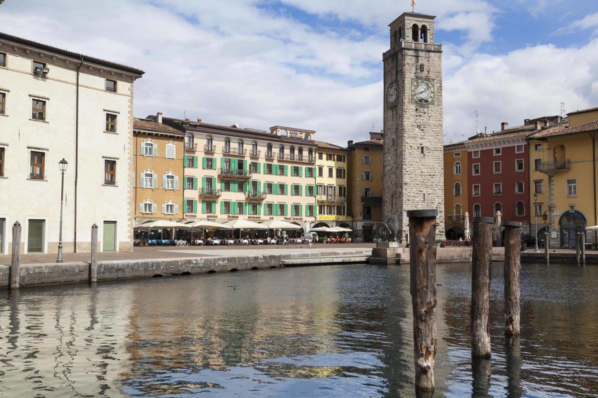 Hotel Centrale Riva del Garda Esterno foto